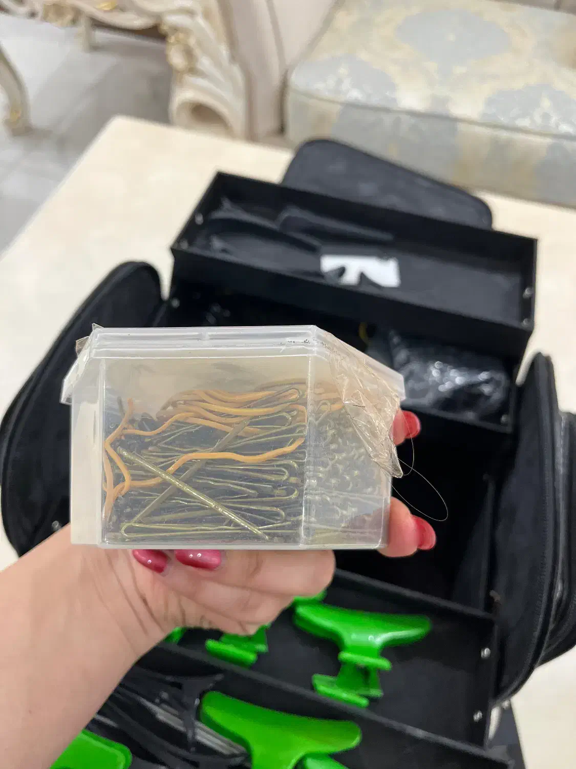 کیف چرم مناسب لوازم شنیون و آرایشگاه|آرایشگاه و سالن‌های زیبایی|چالوس, |دیوار