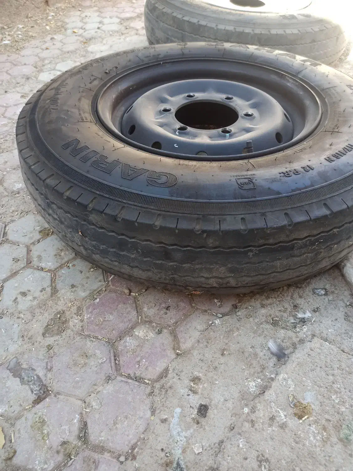 رینگ و لاستیک تیوبلس نیسان|قطعات یدکی و لوازم جانبی|فامنین, |دیوار