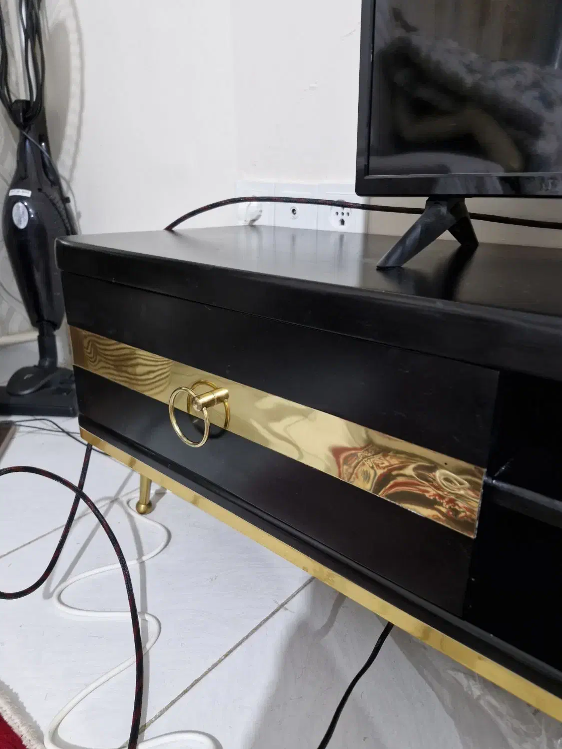 میز تلویزیون مشکی چوبی|میز تلویزیون|کرج, کوی کارمندان جنوبی|دیوار