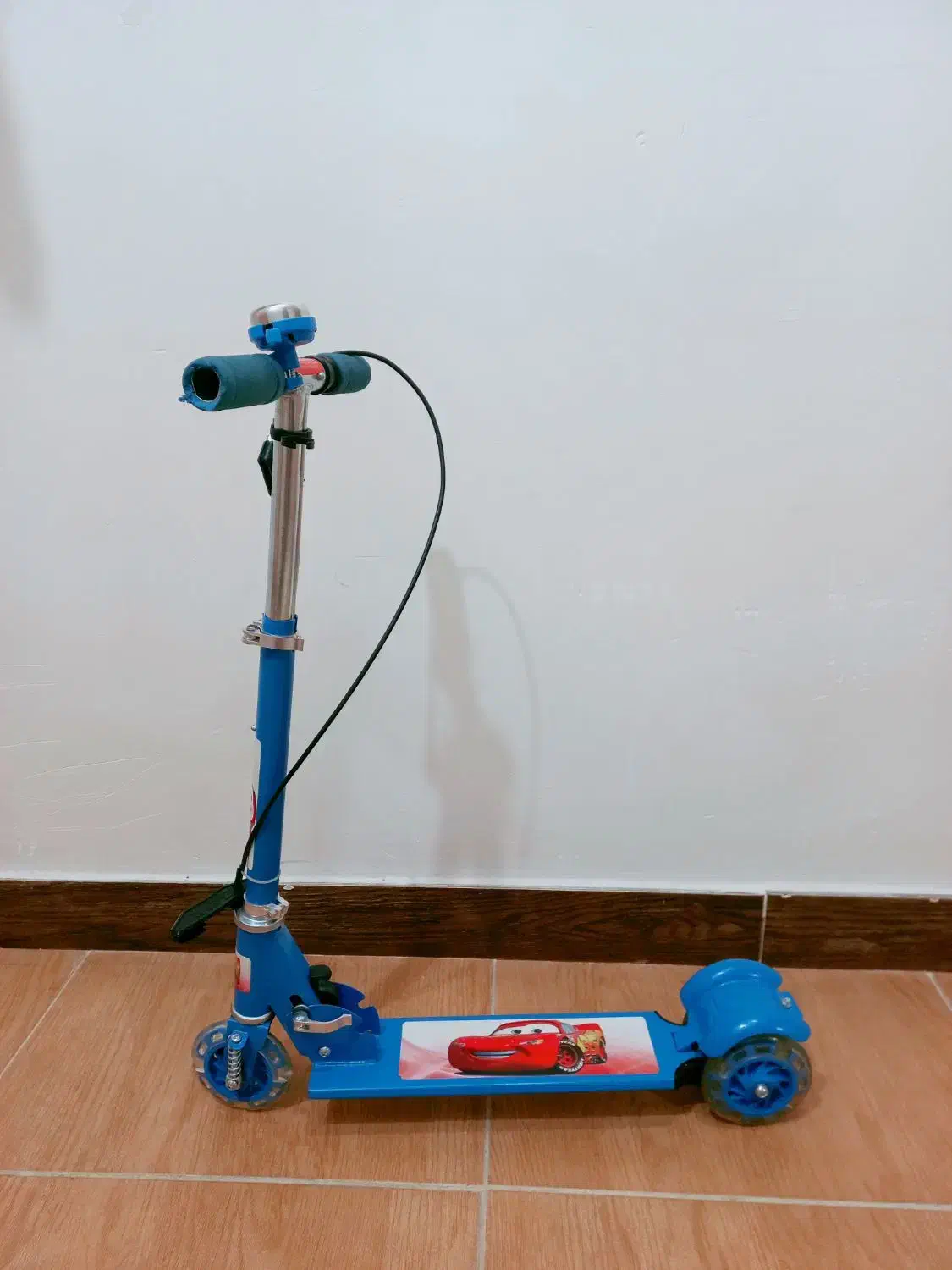 اسکوتر|دوچرخه، اسکیت، اسکوتر|دورود, |دیوار