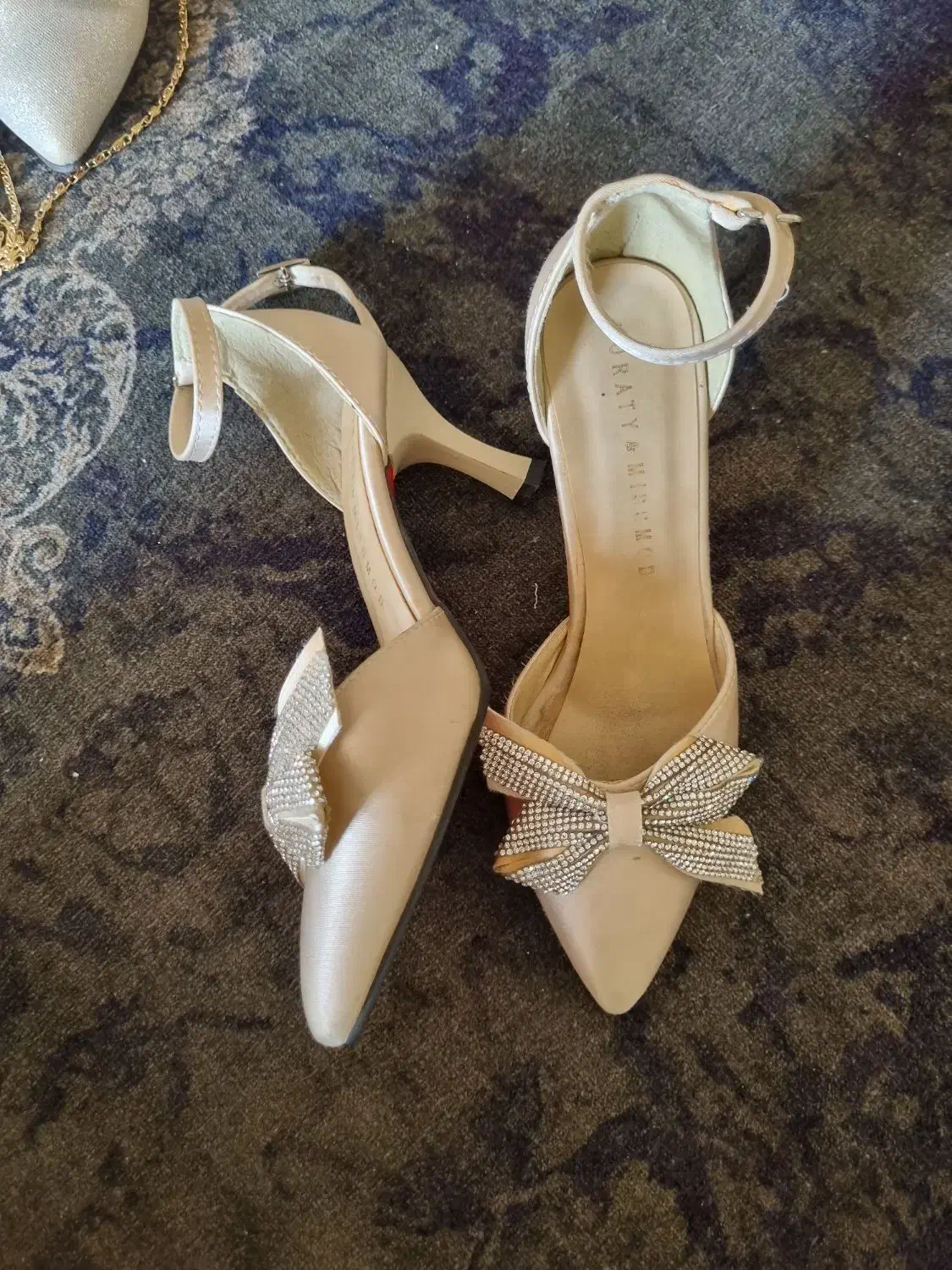 تعدادی کفش مجلسی ب رنگ کرم 36و38طلایی38نقره ای39|کیف، کفش، کمربند|ماهدشت, |دیوار