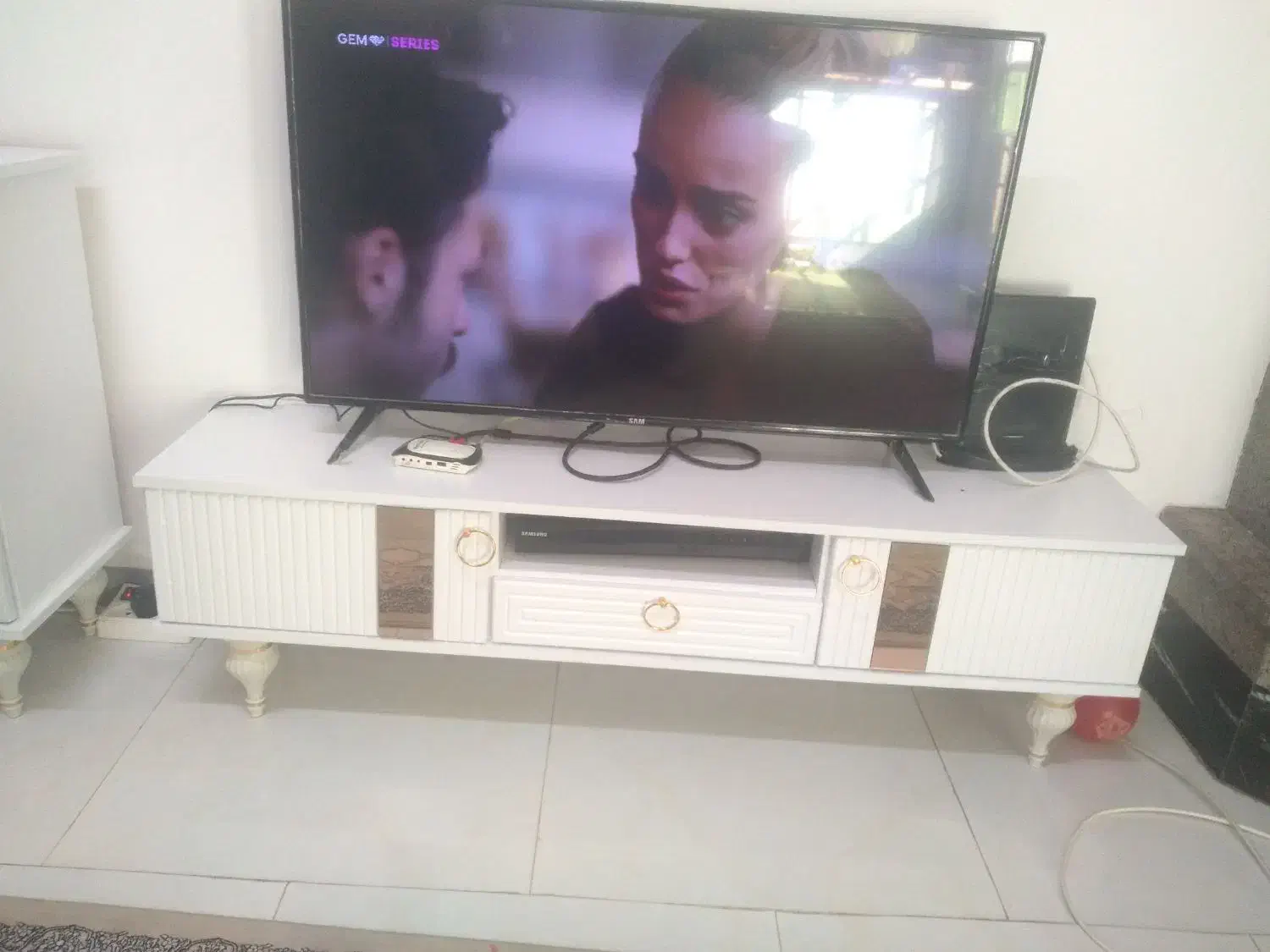 وسایل منزل|مبلمان خانگی و میز عسلی|قرچک, پویینک|دیوار