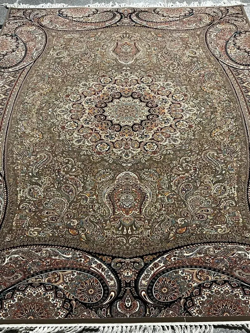 ۲ عدد فرش ۹ متری گردویی ۷۰۰ شانه|فرش|همدان, |دیوار