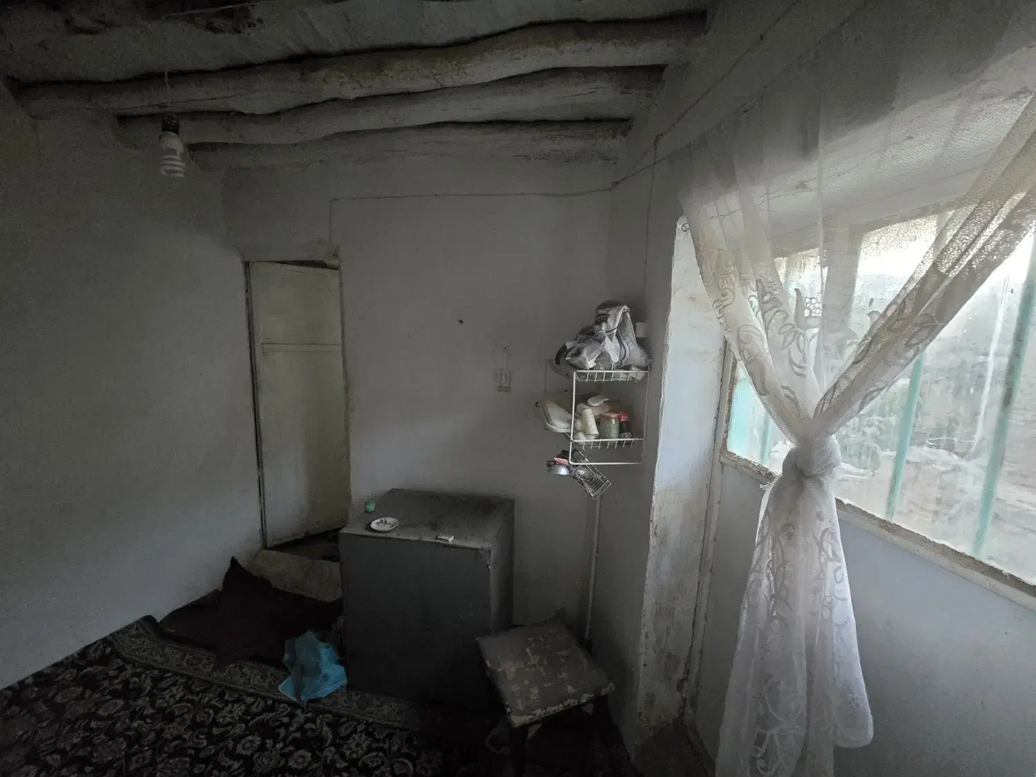 گمشده|اشیا|درمیان, |دیوار