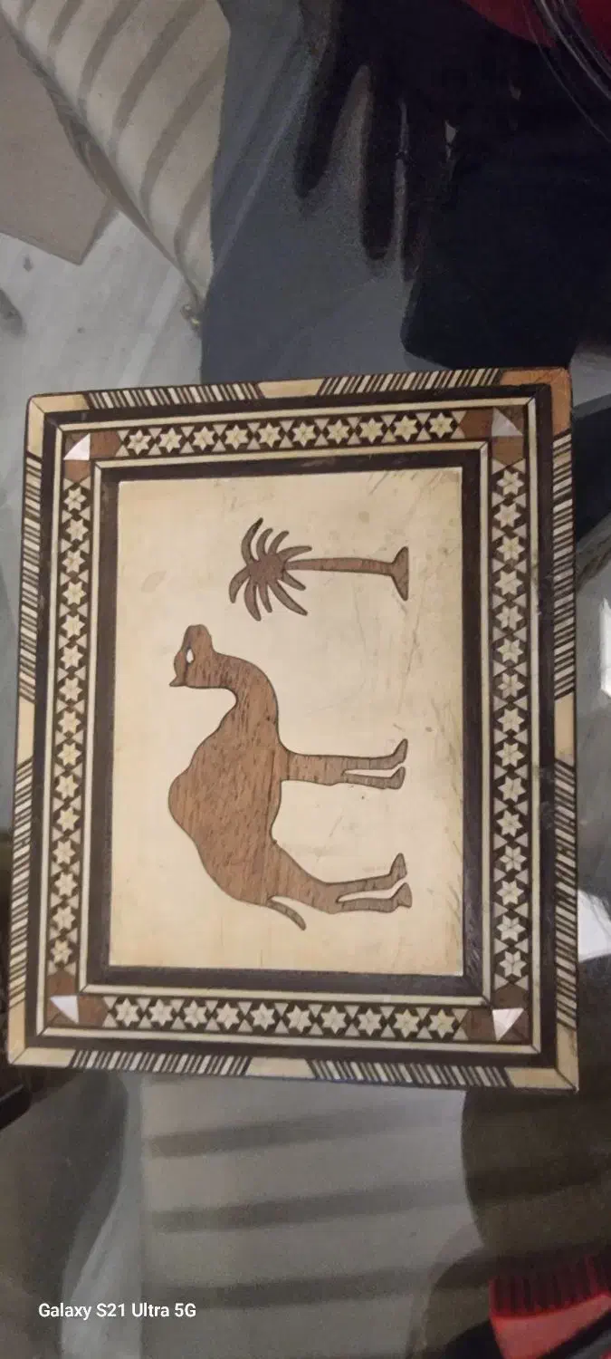 تنگ و گلدان شیشه و جعبه های خاتم قدیمی و اصل|کلکسیون اشیاء عتیقه|نور, |دیوار