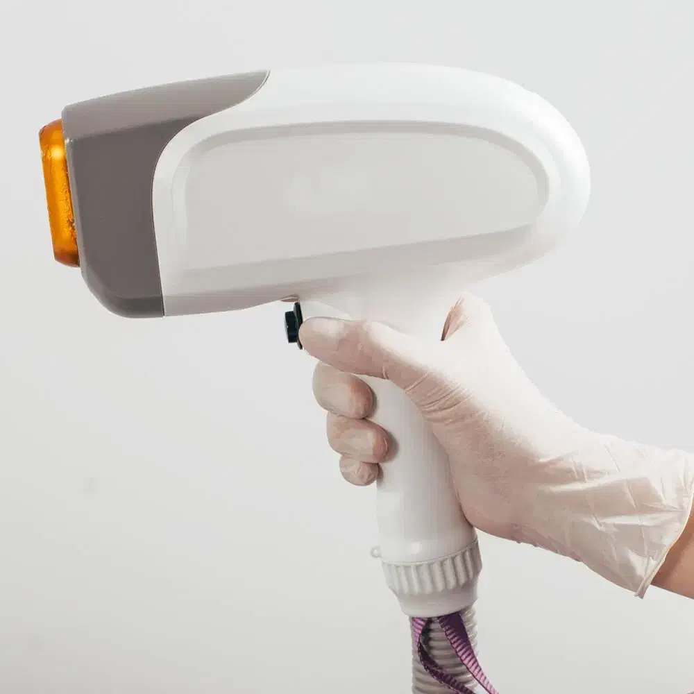 اپراتور لیزر کلینیک پوست ومو|استخدام درمانی، زیبایی، بهداشتی|بندرعباس, |دیوار