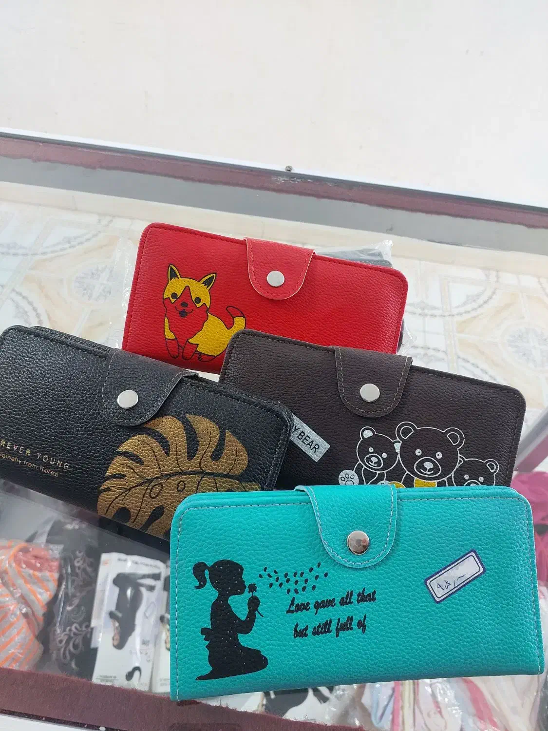 کیف پول|کیف، کفش، کمربند|کنگاور, |دیوار