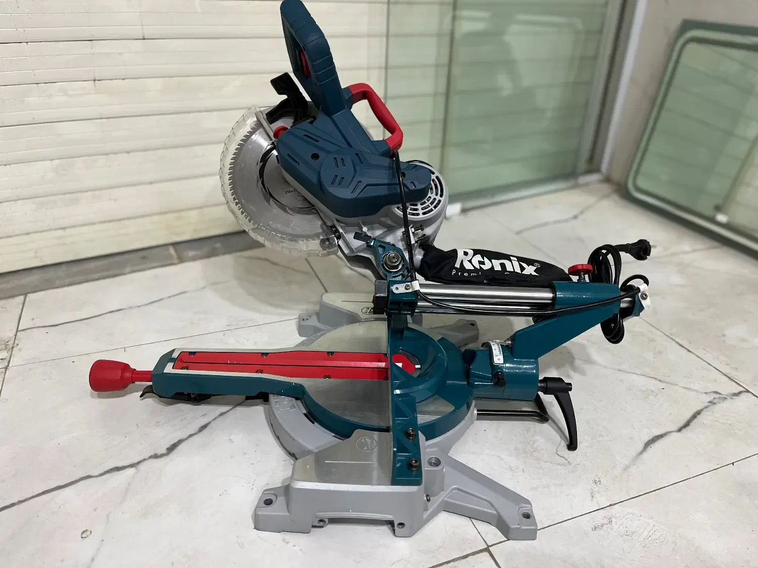 فارسی بر ۵۳۰۳رونیکس|ابزارآلات|ساوه, |دیوار