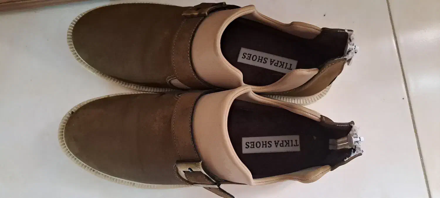 یک جفت کفش|کیف، کفش، کمربند|ابریشم, |دیوار