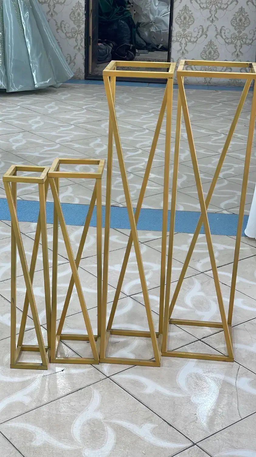 استند های طلایی و تعدادی ما نکن|کتابخانه، شلف، قفسه‌های دیواری|زرند, |دیوار