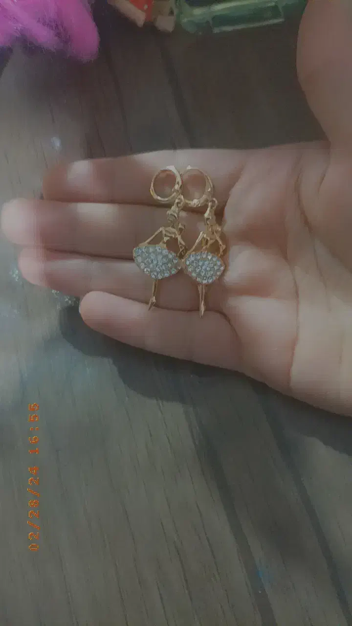 گوشواره مجسمه|بدلیجات|تربت‌حیدریه, حسنی بالا|دیوار