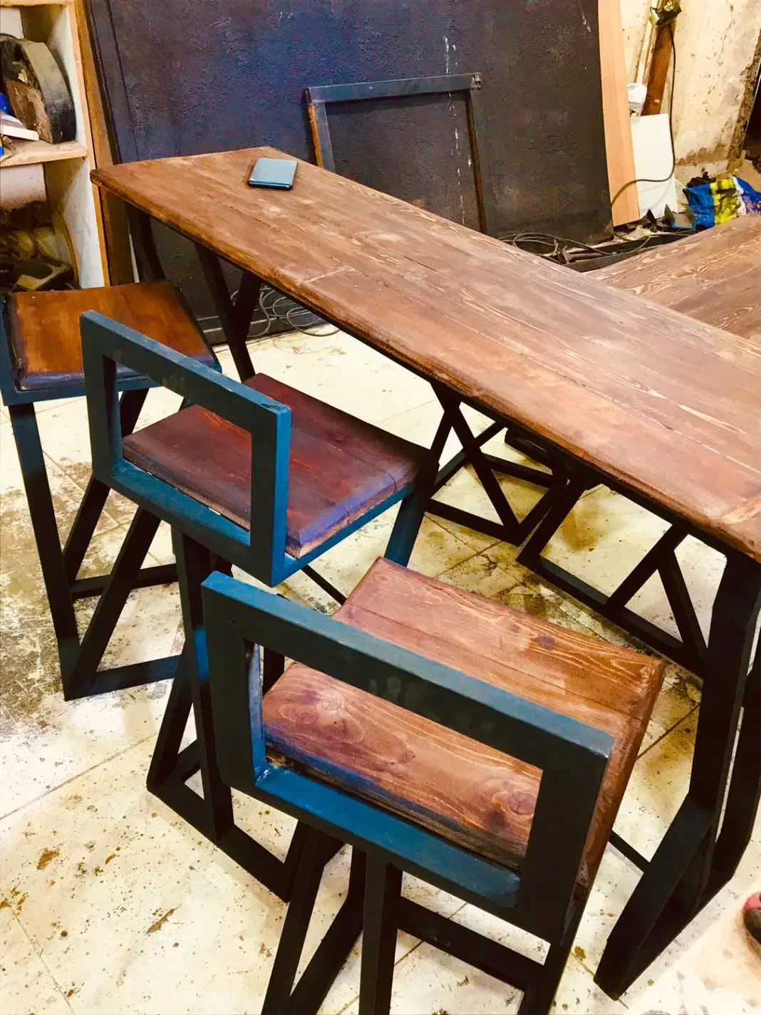 ۱دست میزوصندلی اوپنِی چوب‌وفلز|میز و صندلی غذاخوری|رشت, لاکان شهر|دیوار