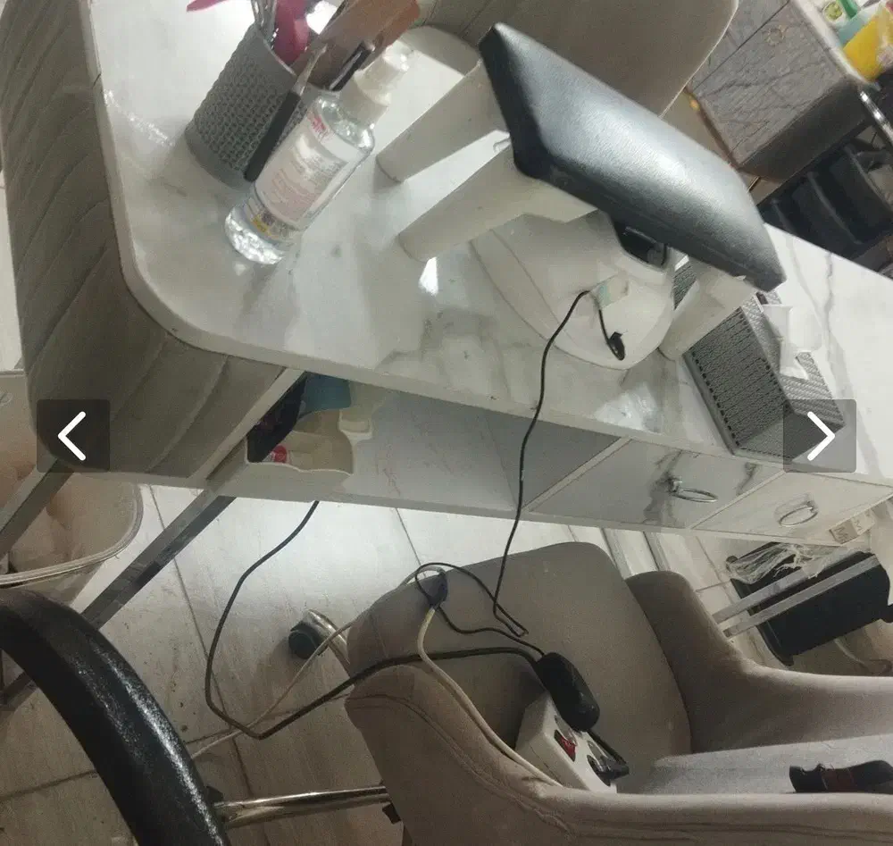 میز ناخن و دو عدد صندلی|آرایشگاه و سالن‌های زیبایی|قرچک, باقرآباد|دیوار