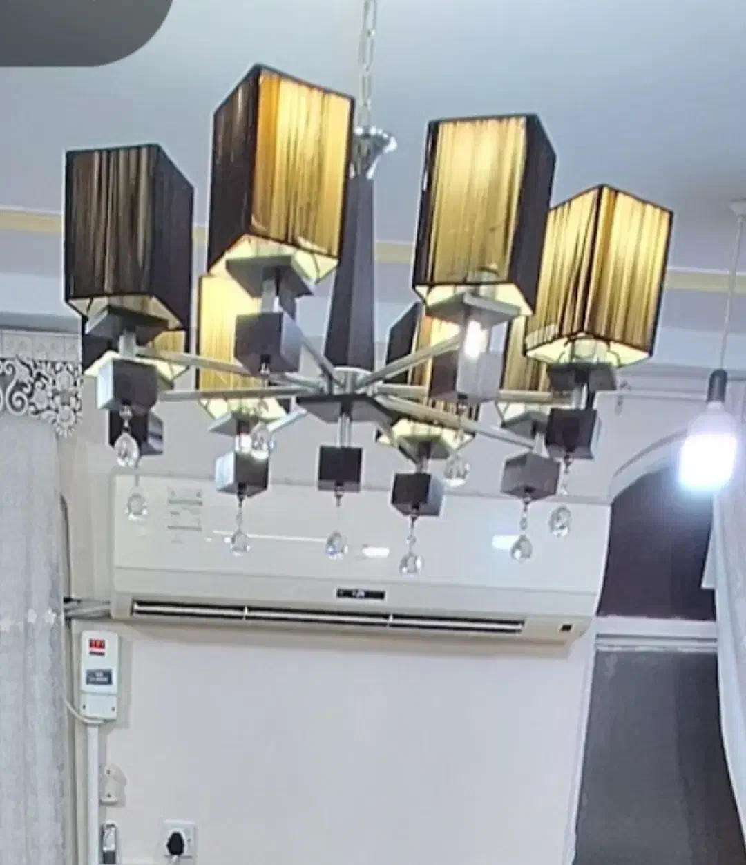 لوستر ۸ شاخه|لوستر و چراغ آویز|اهواز, زندوکیلی|دیوار