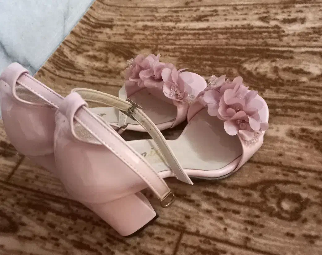 کفش مجلسی شیک ودخترانه سایز ۳۸و۳۹میخوره|کیف، کفش، کمربند|جهرم, |دیوار