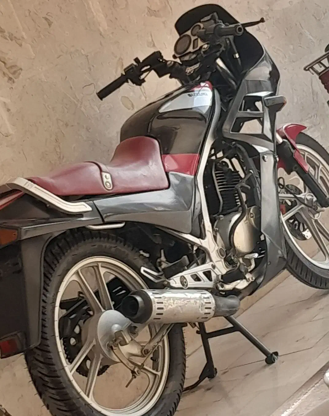 سوزوکی جی اس مدارک کامل خشک|موتورسیکلت|رودهن, |دیوار