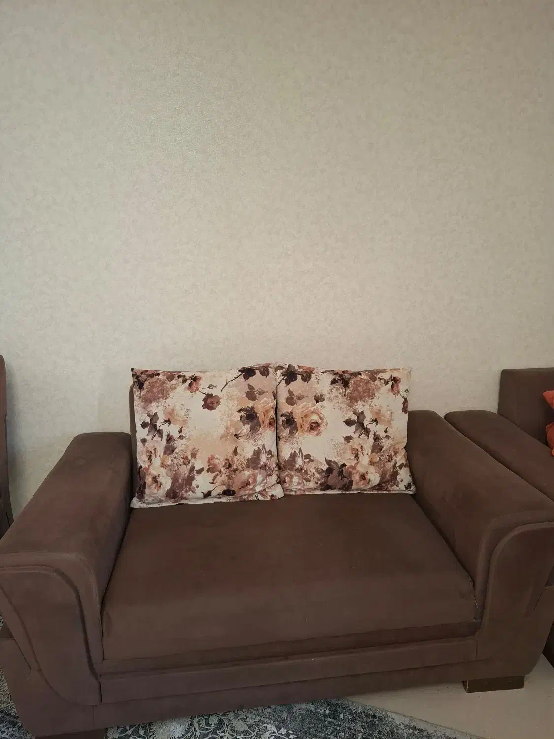 مبل راحتی|مبلمان خانگی و میز عسلی|شیراز, فرهنگ شهر|دیوار