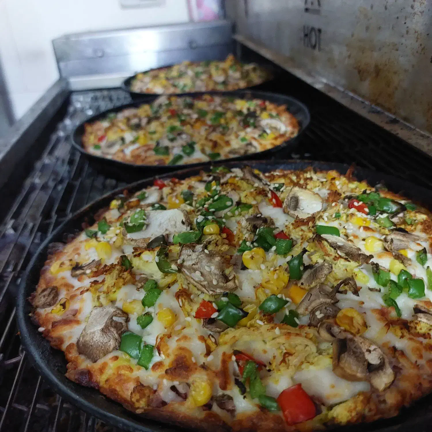 با خرید فقط یک پیتزا دو پیتزا ببرید|خوردنی و آشامیدنی|کاشان, زیدی|دیوار