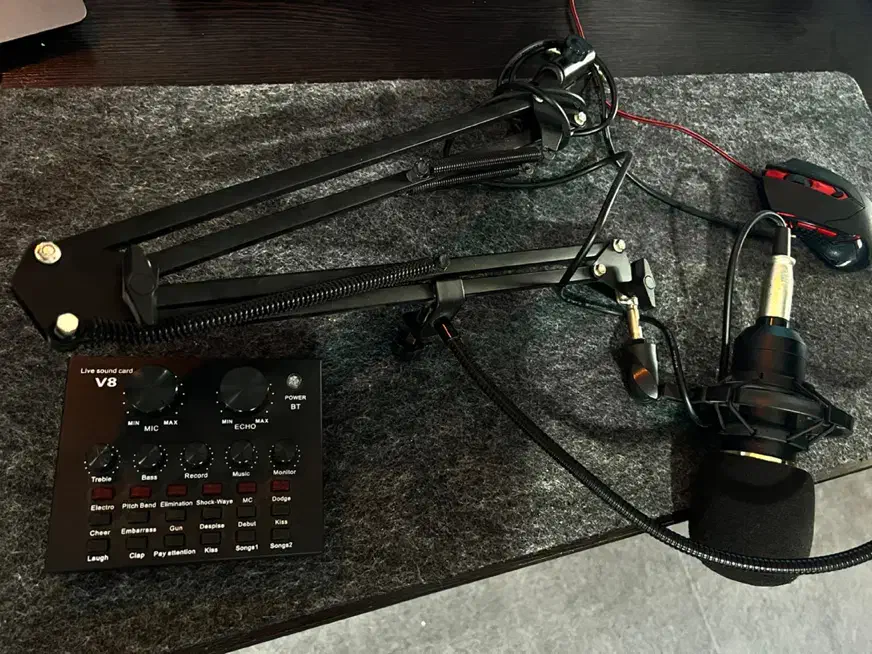 میکروفون استودیویی مدل BM800 به همراه کارت صدا V8|قطعات و لوازم جانبی رایانه|تهران, شیخ هادی|دیوار