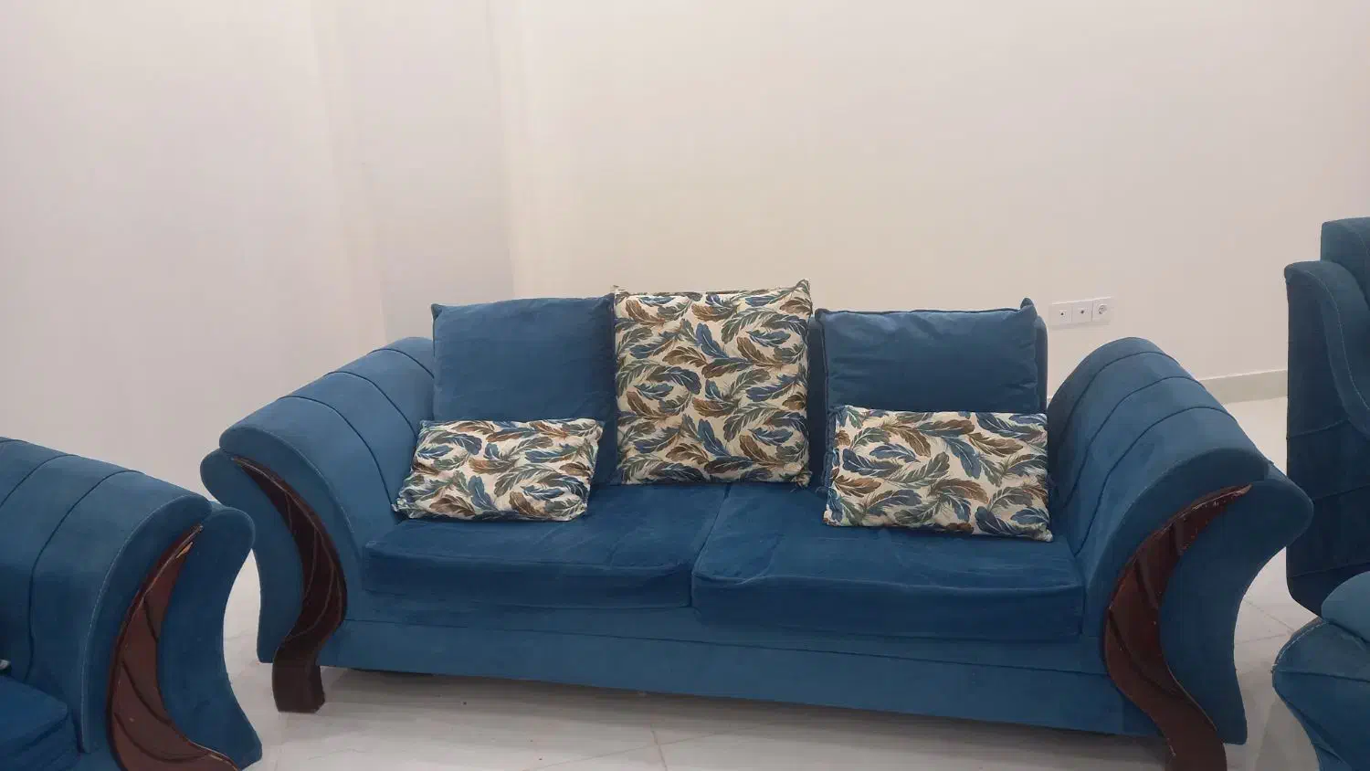 مبل سالم و شیک|مبلمان خانگی و میز عسلی|سرخنکلاته, |دیوار