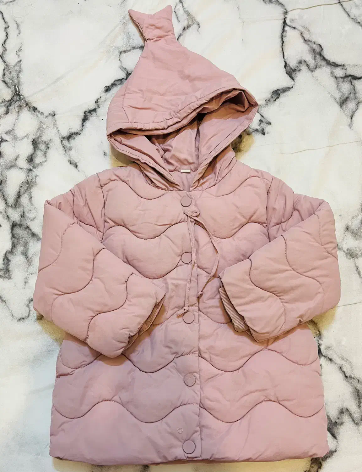 کاپشن|کفش و لباس بچه|ری, علایین|دیوار