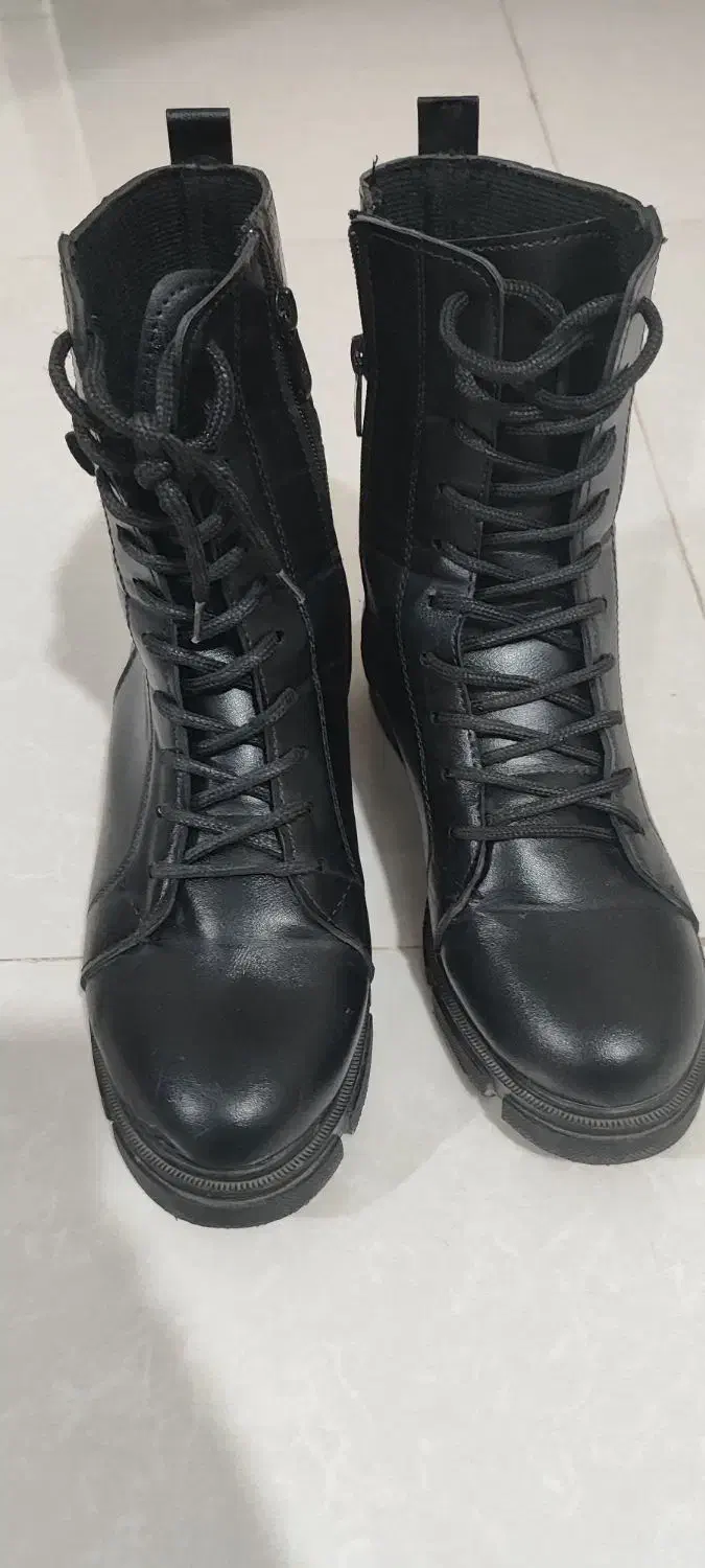 بوت چرم|کیف، کفش، کمربند|بومهن, |دیوار