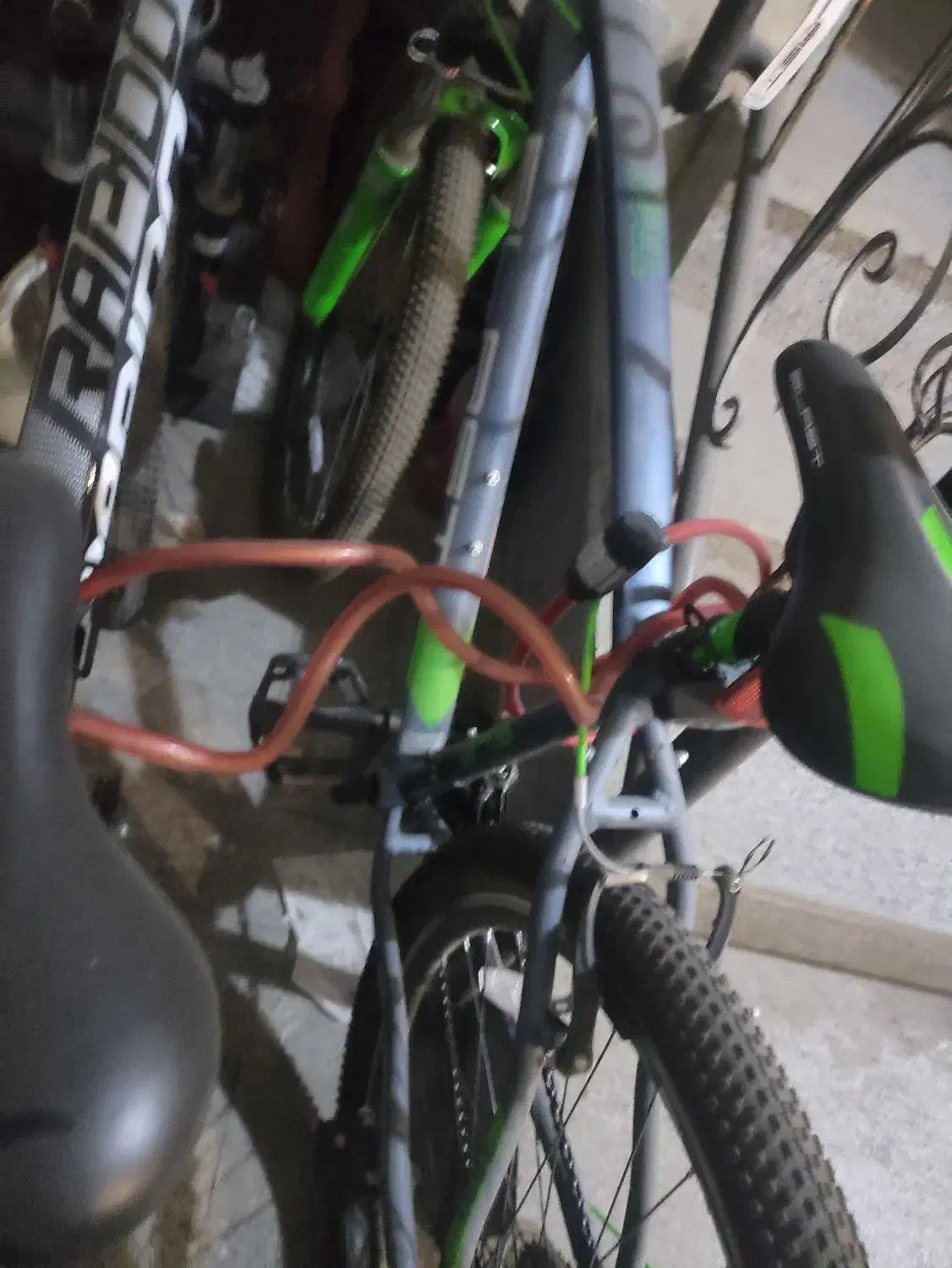 ۲عدد دوچرخه بلست و راپیدو۲۷ و ۲۶|دوچرخه، اسکیت، اسکوتر|مشهد, کوه سنگی|دیوار