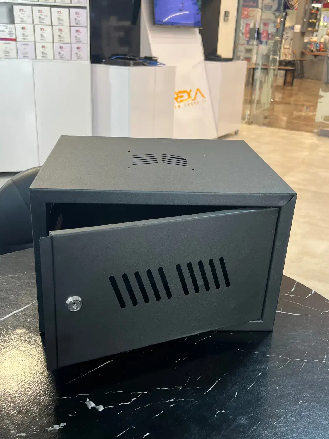 رک ۴ یونیت تمام فلز|دوربین مداربسته|شیراز, سینما سعدی|دیوار