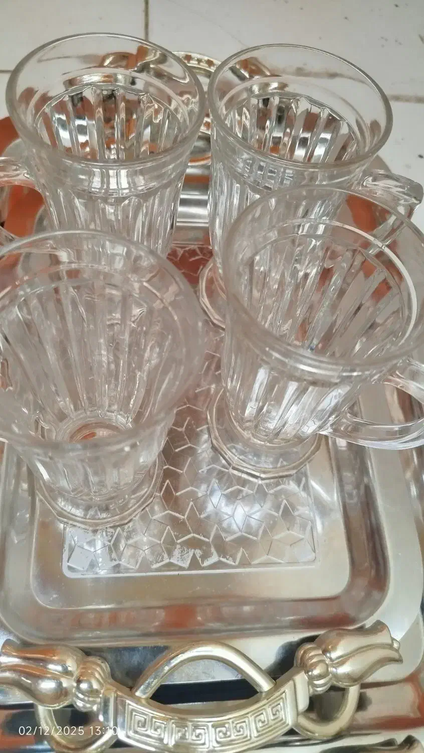 یک جفت سینی و استکان|ظروف سرو و پذیرایی|شاهینشهر, دهخدا|دیوار