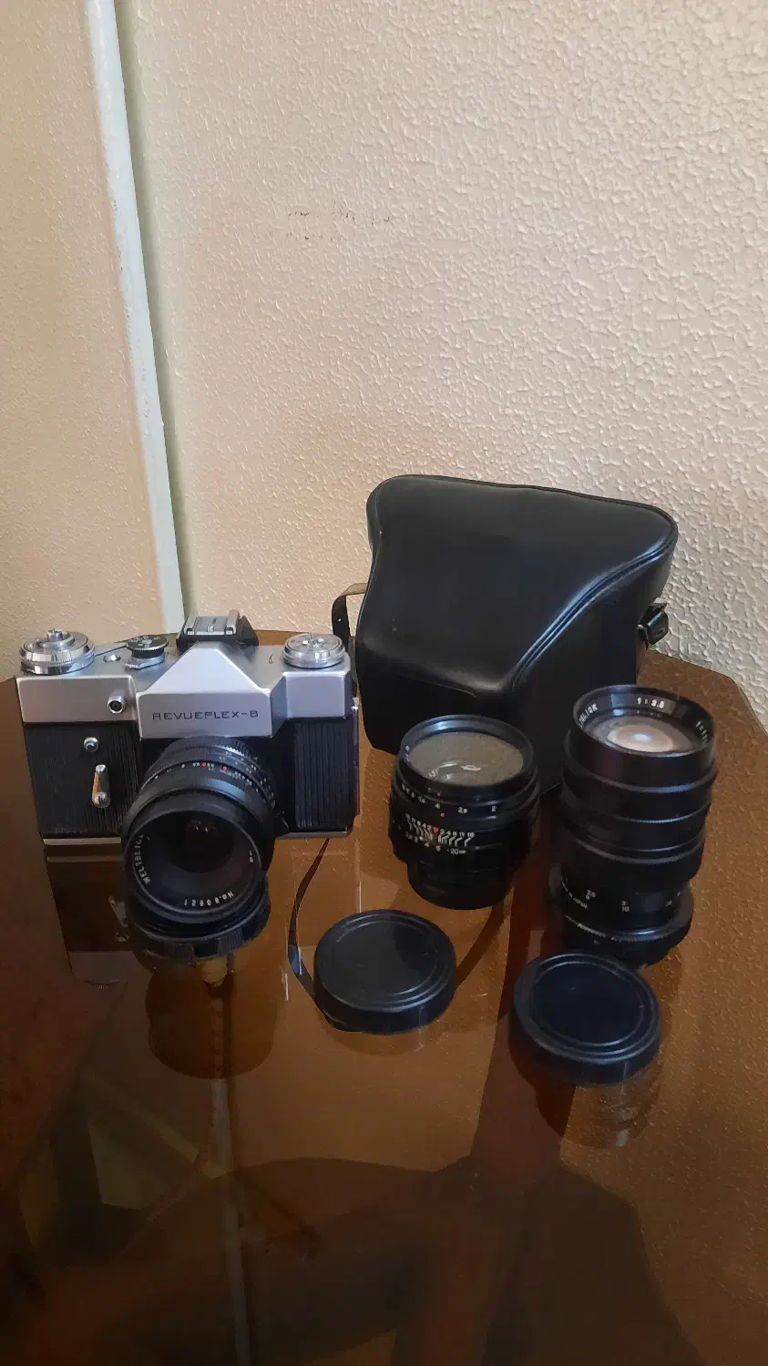دوربین فیلمی Revueflex-B به همراه ۳ لنز|دوربین عکاسی و فیلمبرداری|شاهینشهر, شهرک گلدیس|دیوار