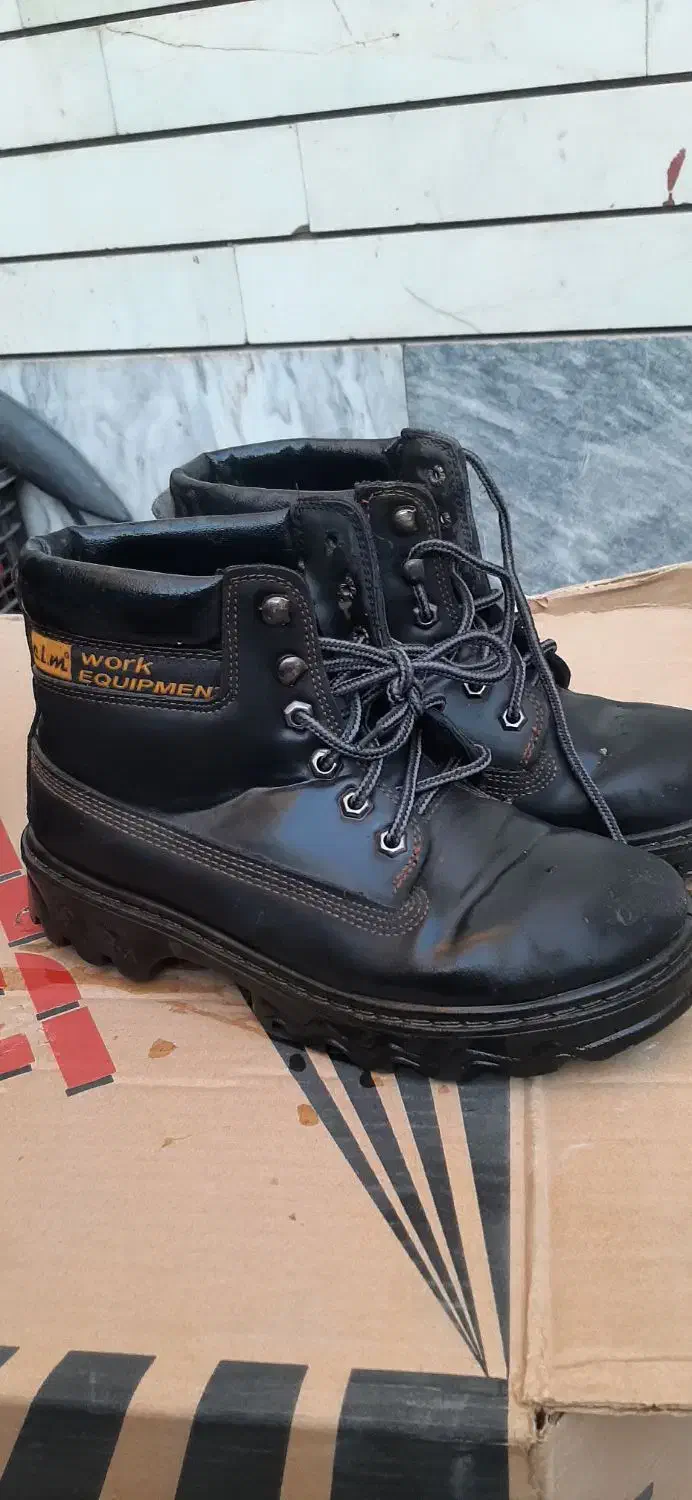 کفش|کیف، کفش، کمربند|لنجان, |دیوار