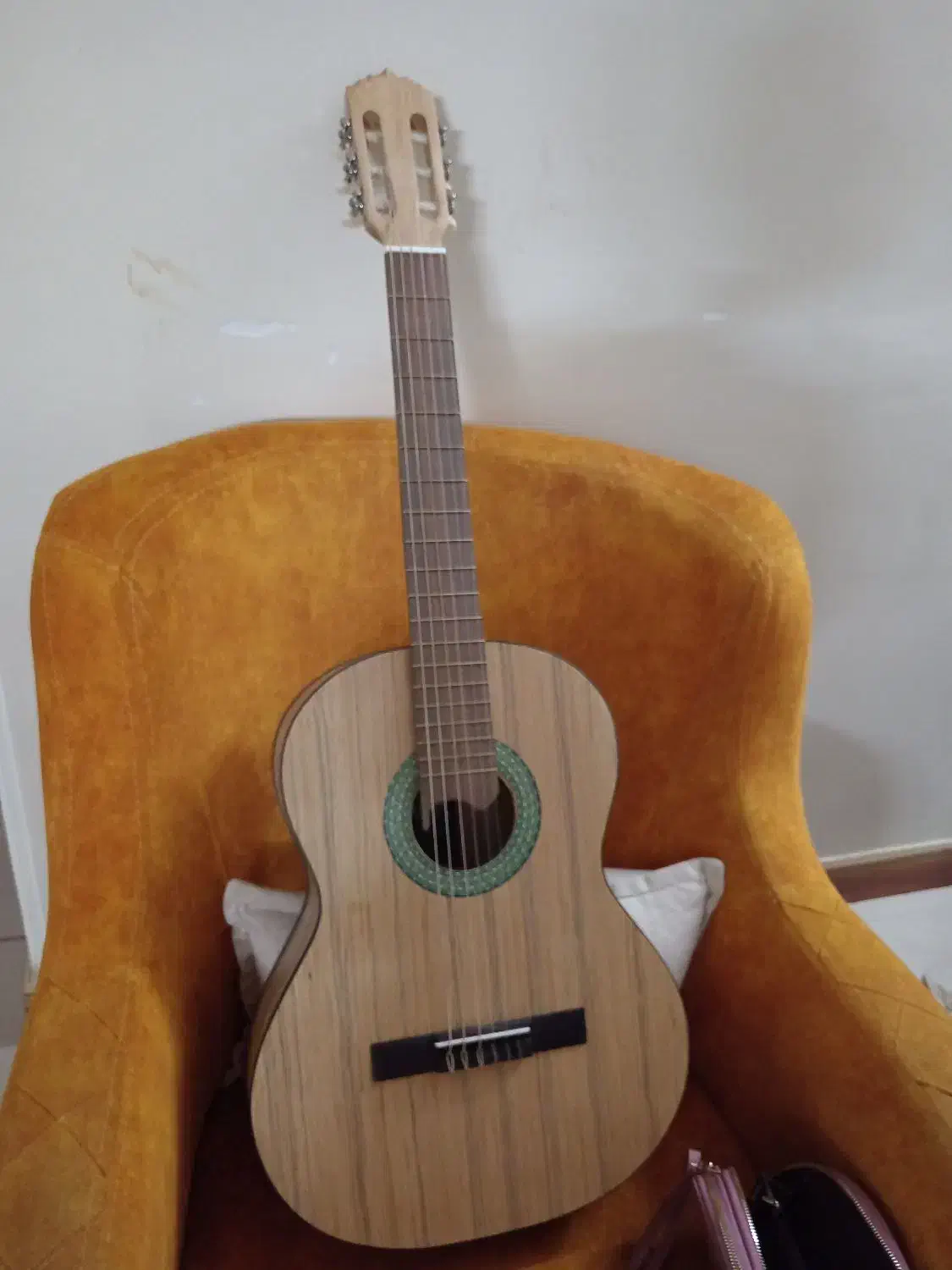 گیتار الورا|گیتار، بیس، امپلیفایر|اصفهان, برازنده|دیوار