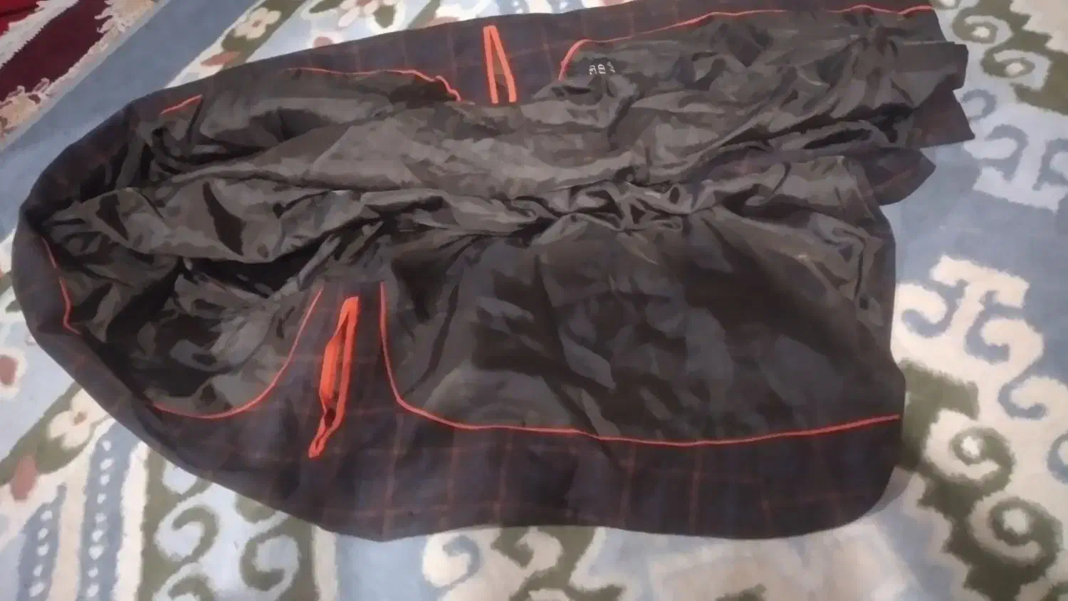 کاپشن میرجاوه|لباس|میرجاوه, |دیوار