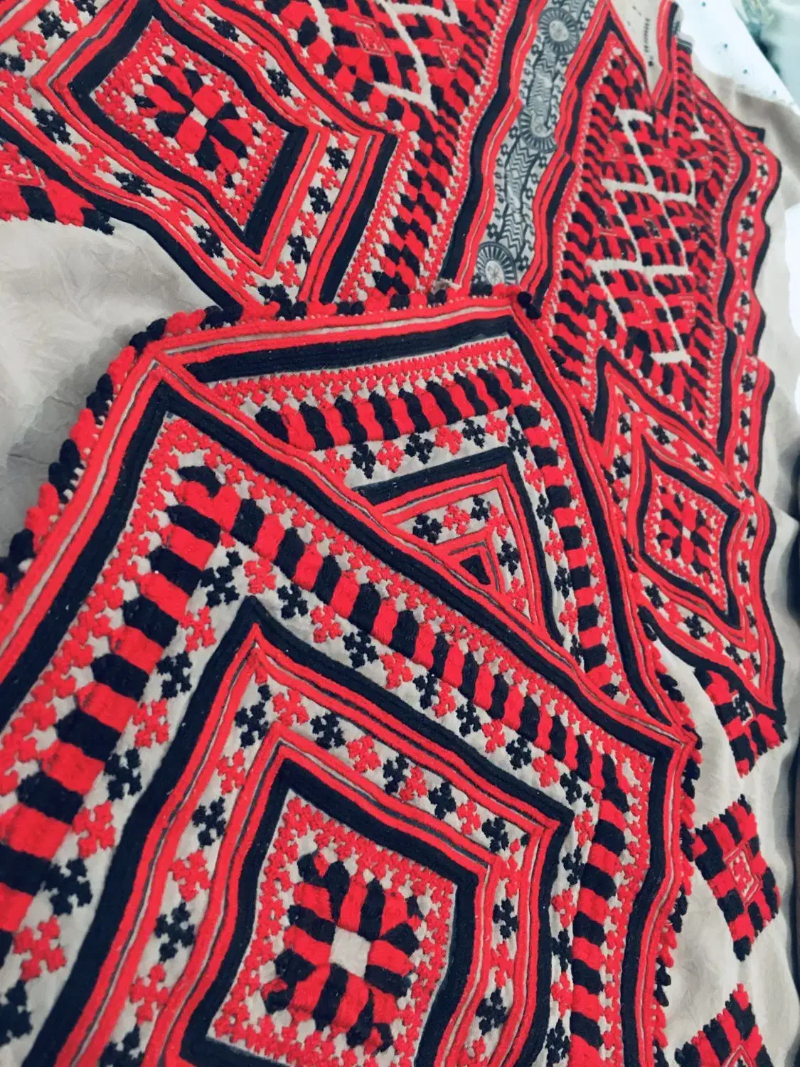 لباس تپه ای|لباس|سراوان, |دیوار