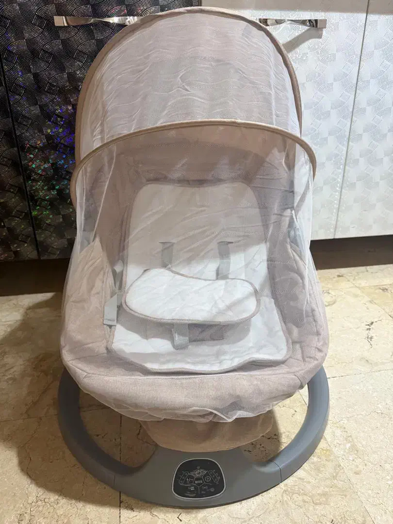 گهواره برقی|تخت و صندلی بچه|تهران, هوانیروز|دیوار