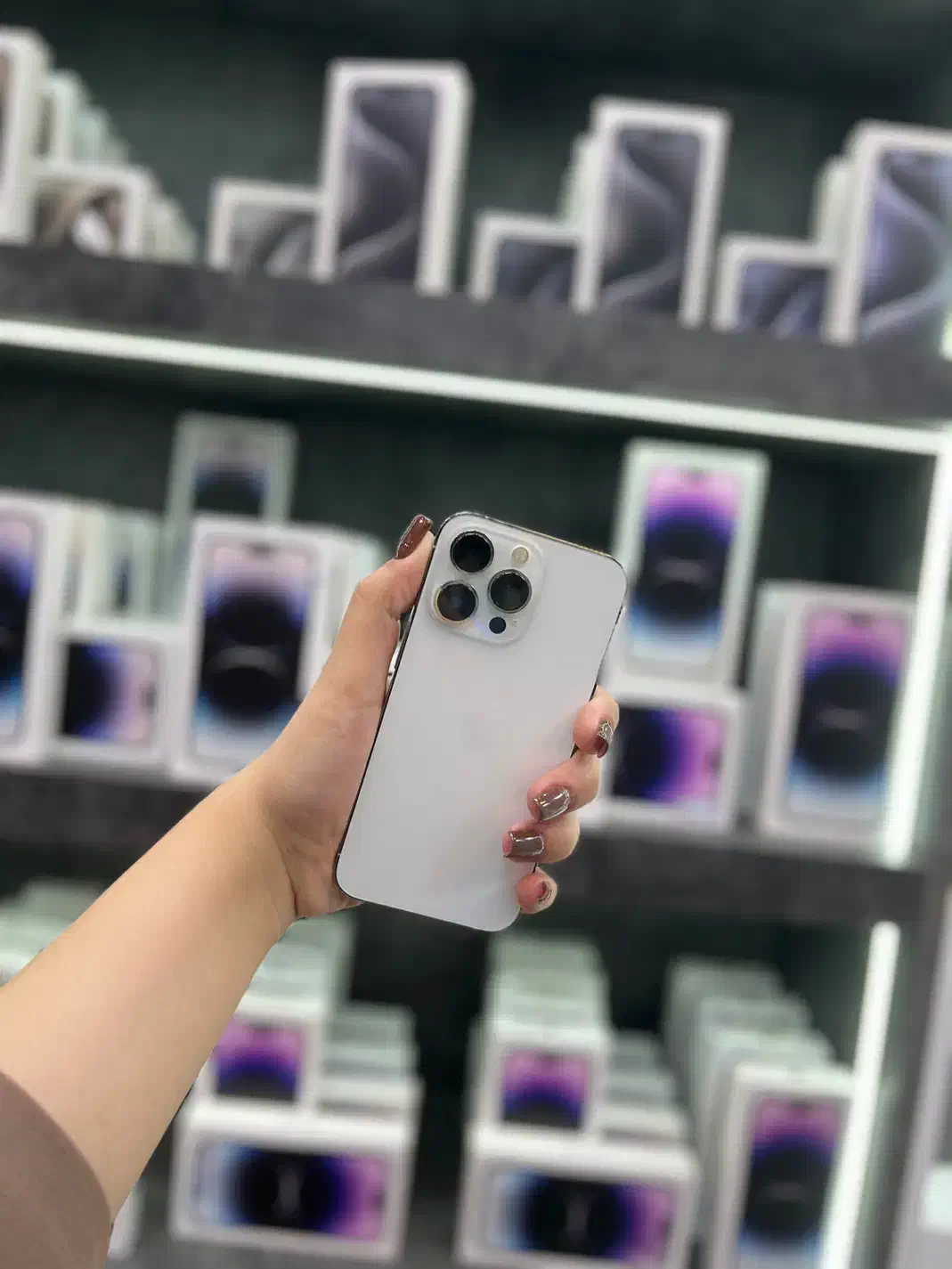 ۱۳پرو سفید برفی با طرح بتا بازنشستگان|موبایل|اصفهان, احمدآباد|دیوار