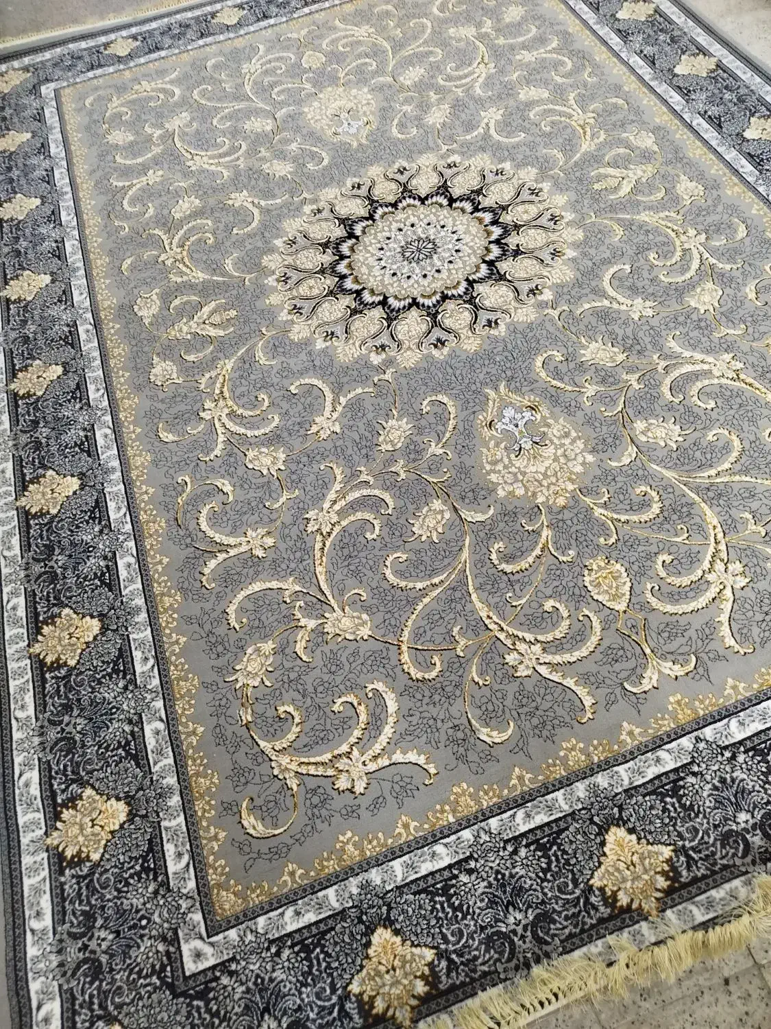 چند جفت فرش ۱۰۰۰ شانه تراکم ۳۰۰۰ بسیار پرگوشت|فرش|مشهد, مصلی (کارمندان اول)|دیوار