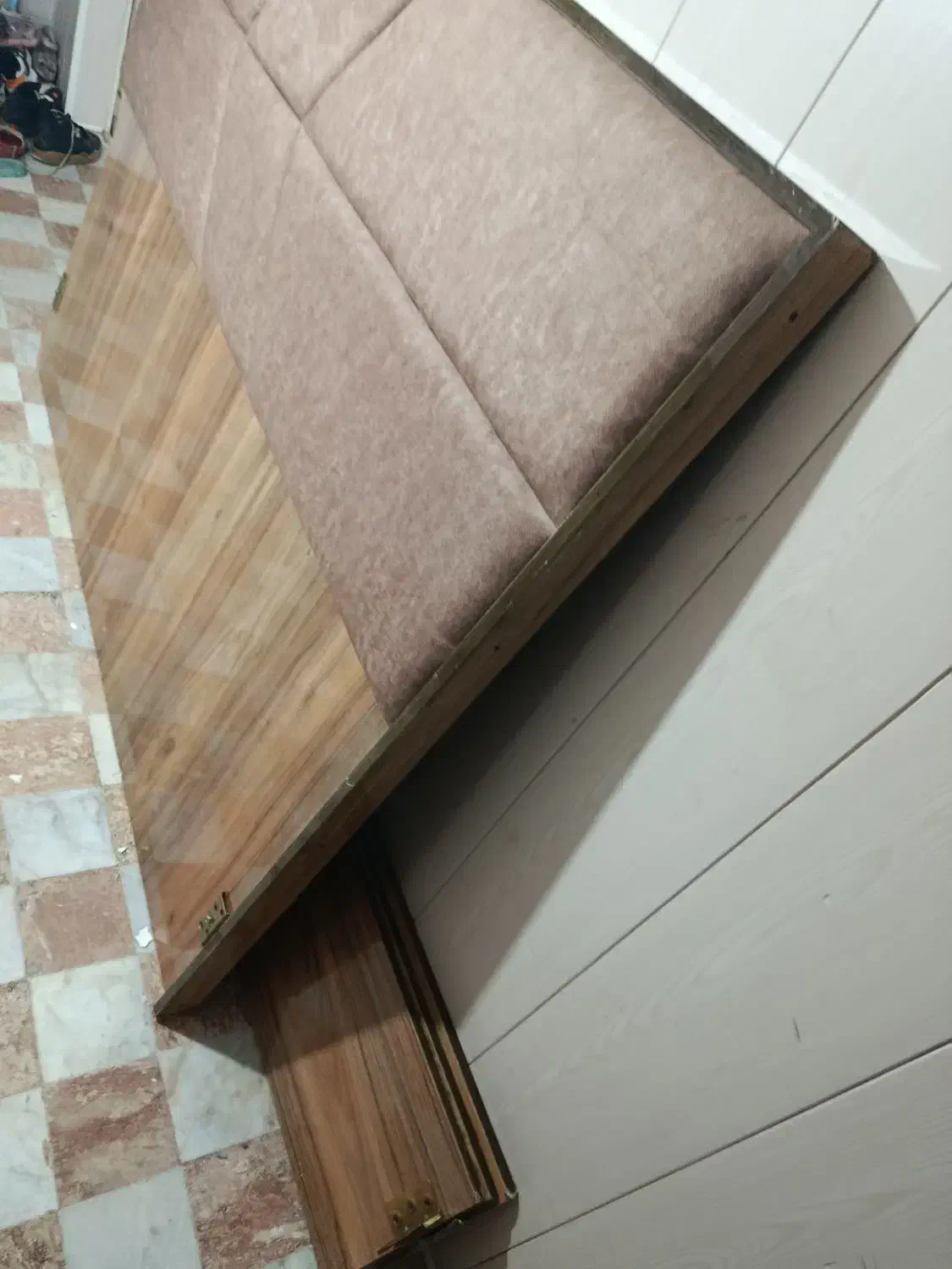 تخت خواب دونفره کلاسیک سالم وتمیز|تخت و سرویس خواب|مراغه, |دیوار