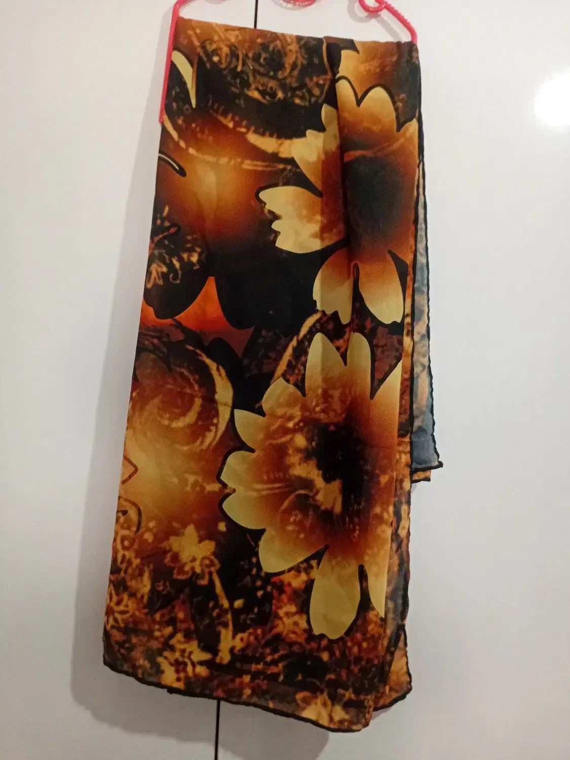 روسری قواره بزرگ ، چهارتاباهم|لباس|پرند, فاز ۶|دیوار