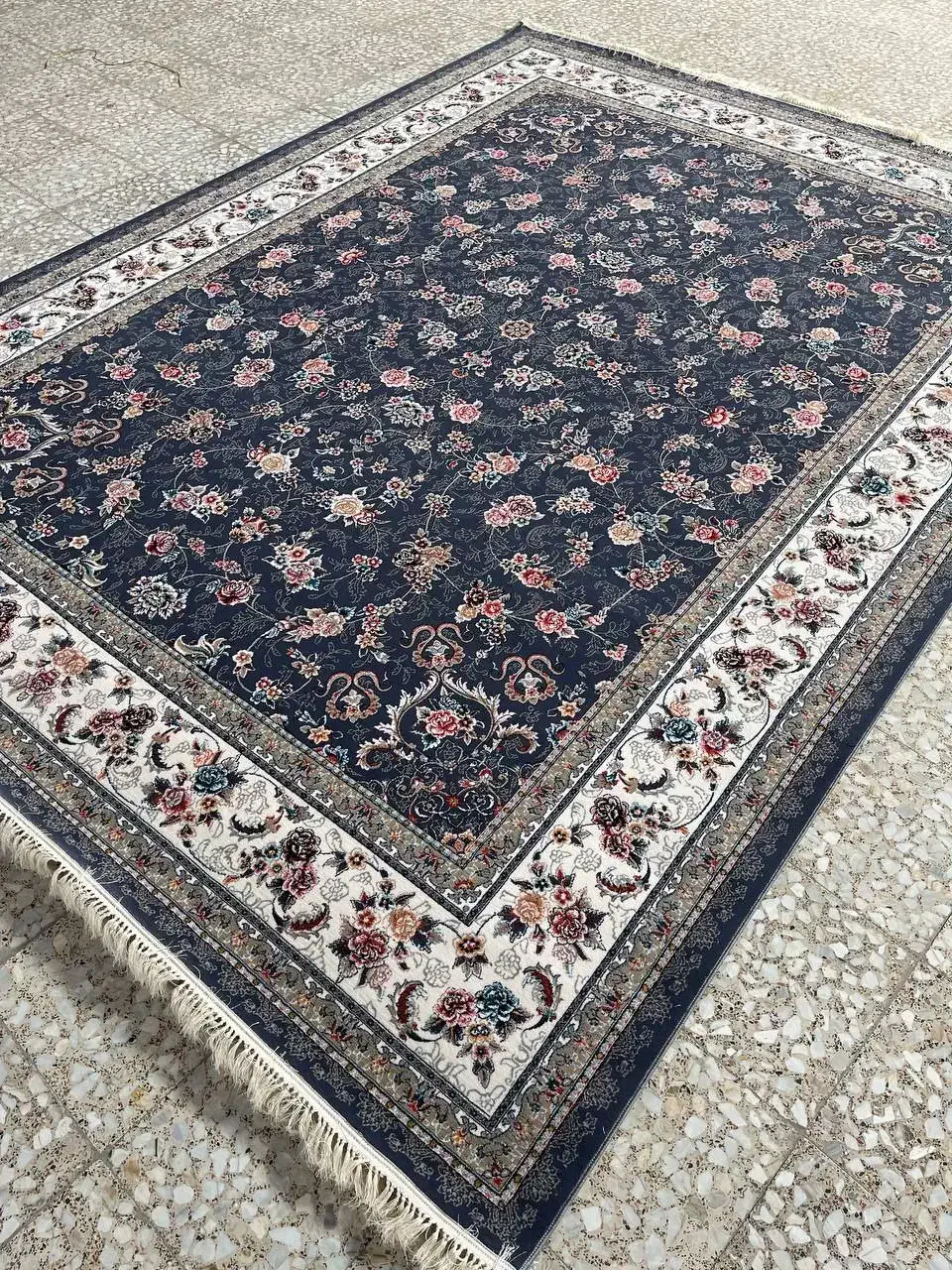 با پیش پرداخت خیلی کم خریدار شیک ترین فرش بشید|فرش|اردبیل, |دیوار