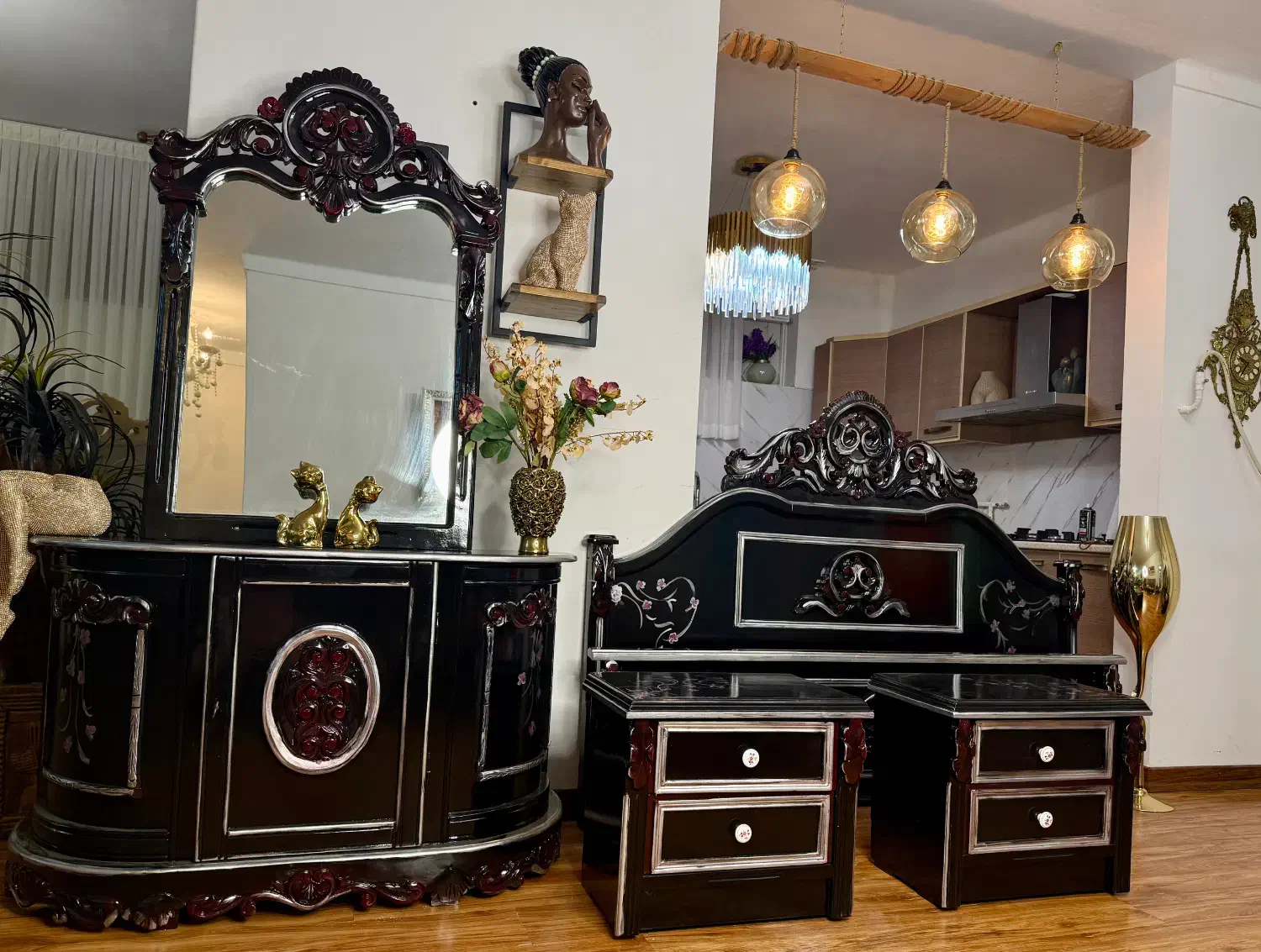 سرویس خواب ( نو) نقاشی کار دست مشکی زرشکی|تخت و سرویس خواب|تهران, زعفرانیه|دیوار