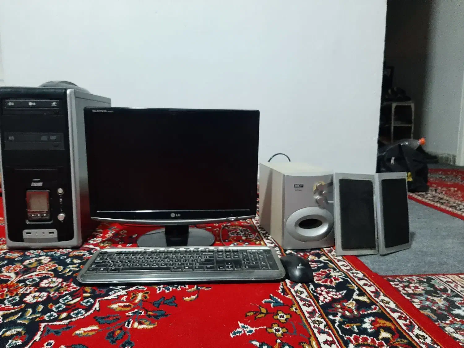 کامپیوتر|رایانه رومیزی|شیراز, هفت تنان|دیوار