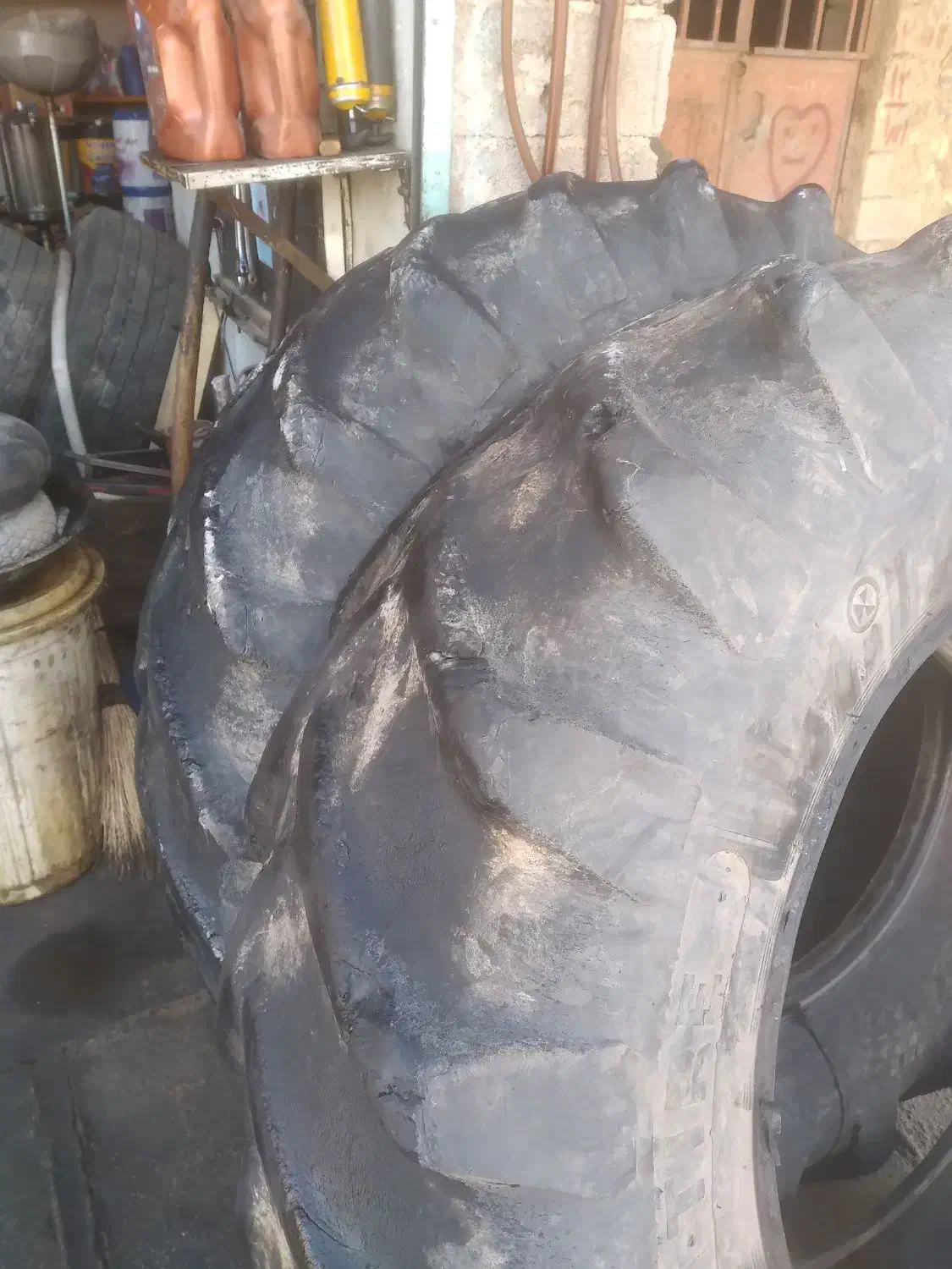 لاستیک تراکتور|قطعات یدکی و لوازم جانبی|گوآور, |دیوار