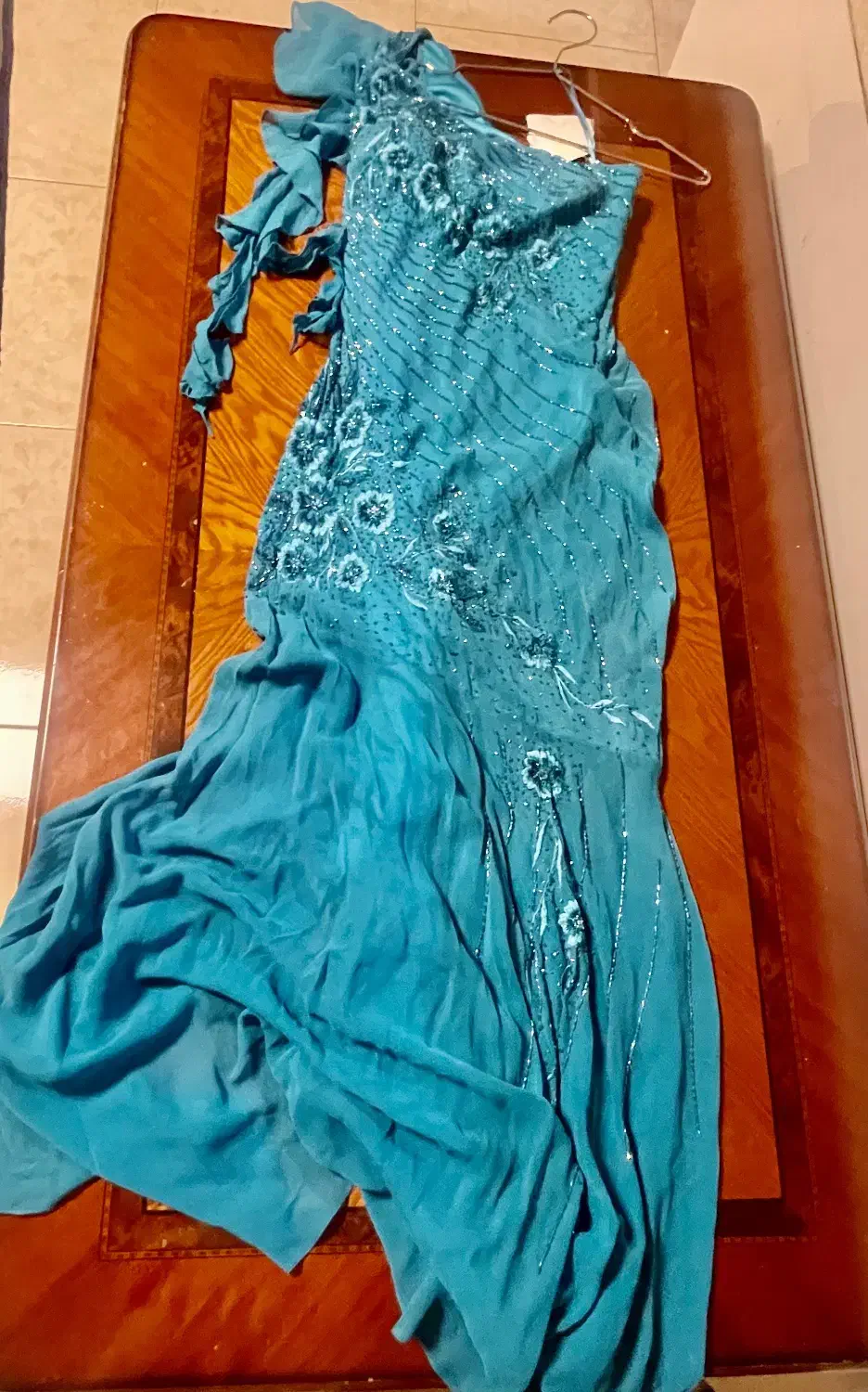 پیراهن های مجلسی|لباس|تهران, درختی|دیوار