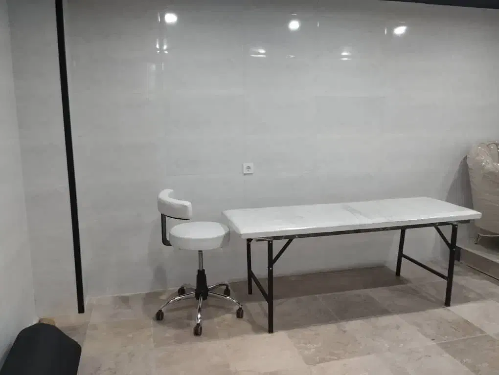 تخت فیشال ، ماساژ ، تزریقات ، کلینیک|آرایشگاه و سالن‌های زیبایی|هشتگرد, فاز ۲ مهستان|دیوار