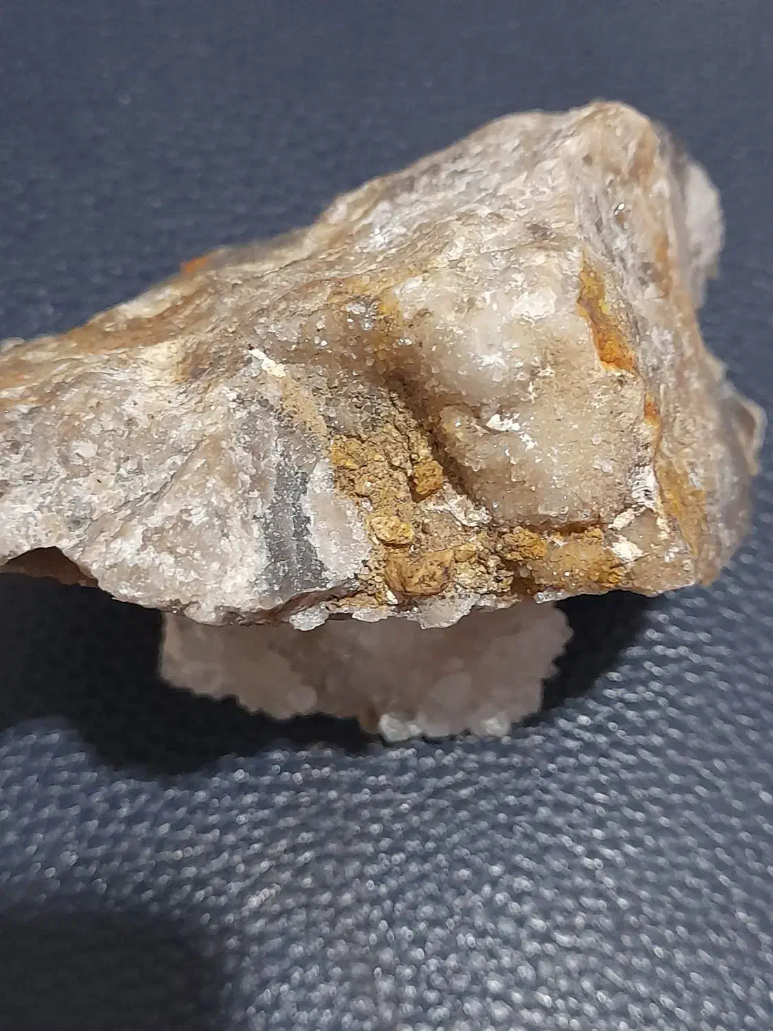 سنگ کوارتز|کلکسیون اشیاء عتیقه|اهر, |دیوار