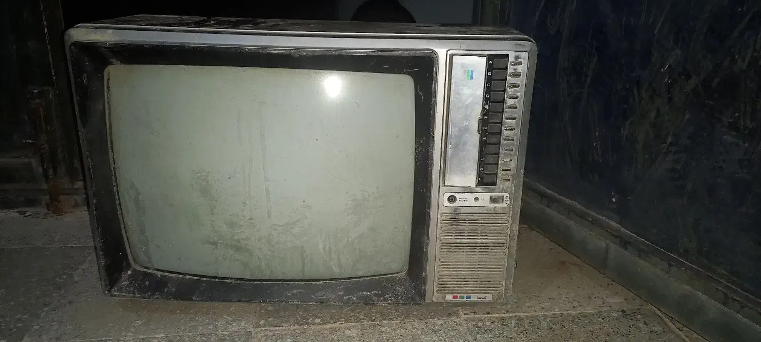 تلویزیون قدیمی|تلویزیون و پروژکتور|قیدار, |دیوار