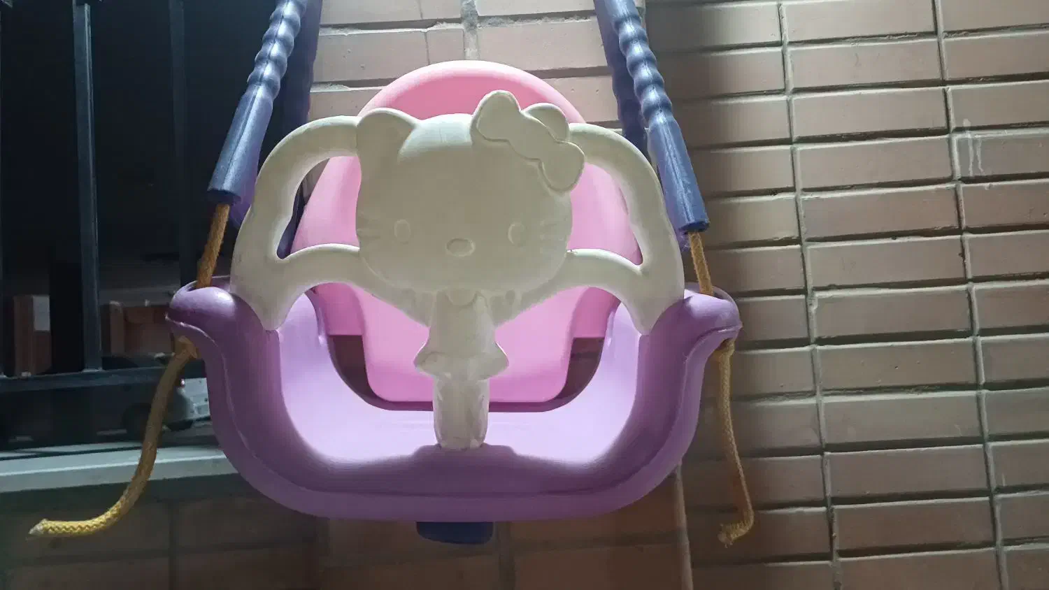 تاب کودک|اسباب‌بازی بچه|شاهین‌شهر, مسکن مهر|دیوار