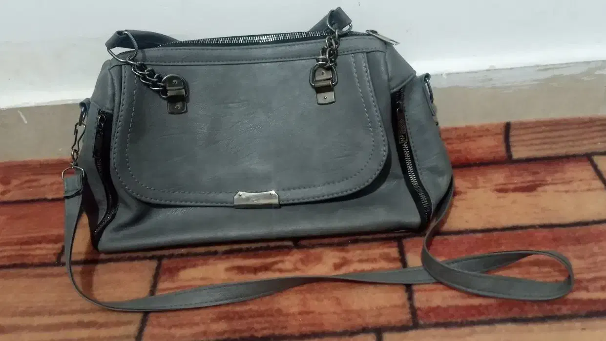 کیف|کیف، کفش، کمربند|اشتهارد, |دیوار