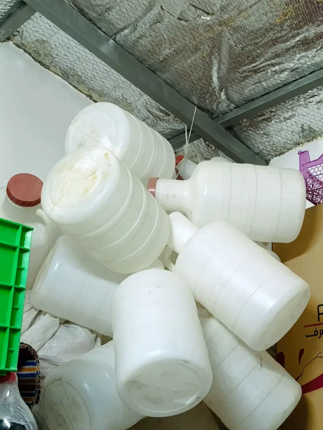 تعدادی دبه خیارشور|ظروف نگهدارنده، پلاستیکی، یک‌بارمصرف|اراک, |دیوار